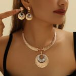 European And American Hot Sale Gold Zinc Alloy Inlaid White Rhinestone Metal Round Necklace Earrings Suit Women Jewelry Jewelry
