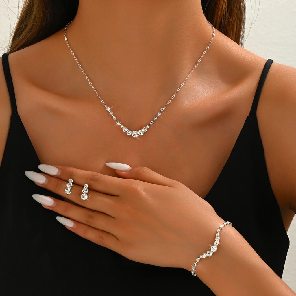 2026 New Fashion High-end Light Luxury Niche Design All-match Collarbone Necklace Earrings Bracelet Three-piece Set