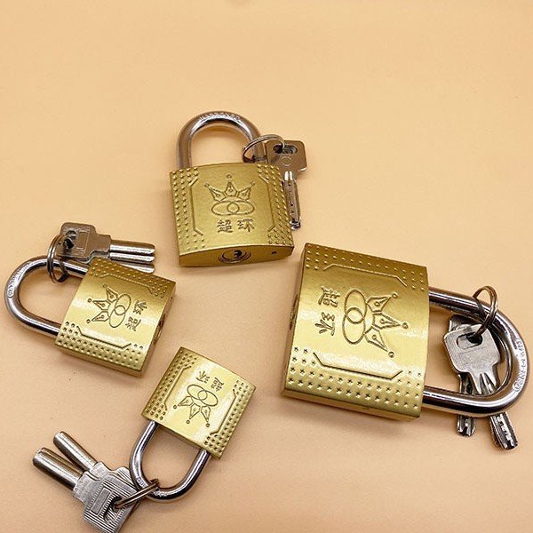 The Base Specializes In Supplying High-Quality Atomic Imitation Copper Padlocks Of The Chaohuan Brand, Small Household Locks, Dormitory Locks, Cabinet Locks, And Door Locks - Image 3