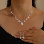 Manufacturer Wholesale Jewelry Set Plum Blossom Rhinestone Necklace Earrings Fashionable And Elegant Bridal Wedding Accessories Two-Piece Set